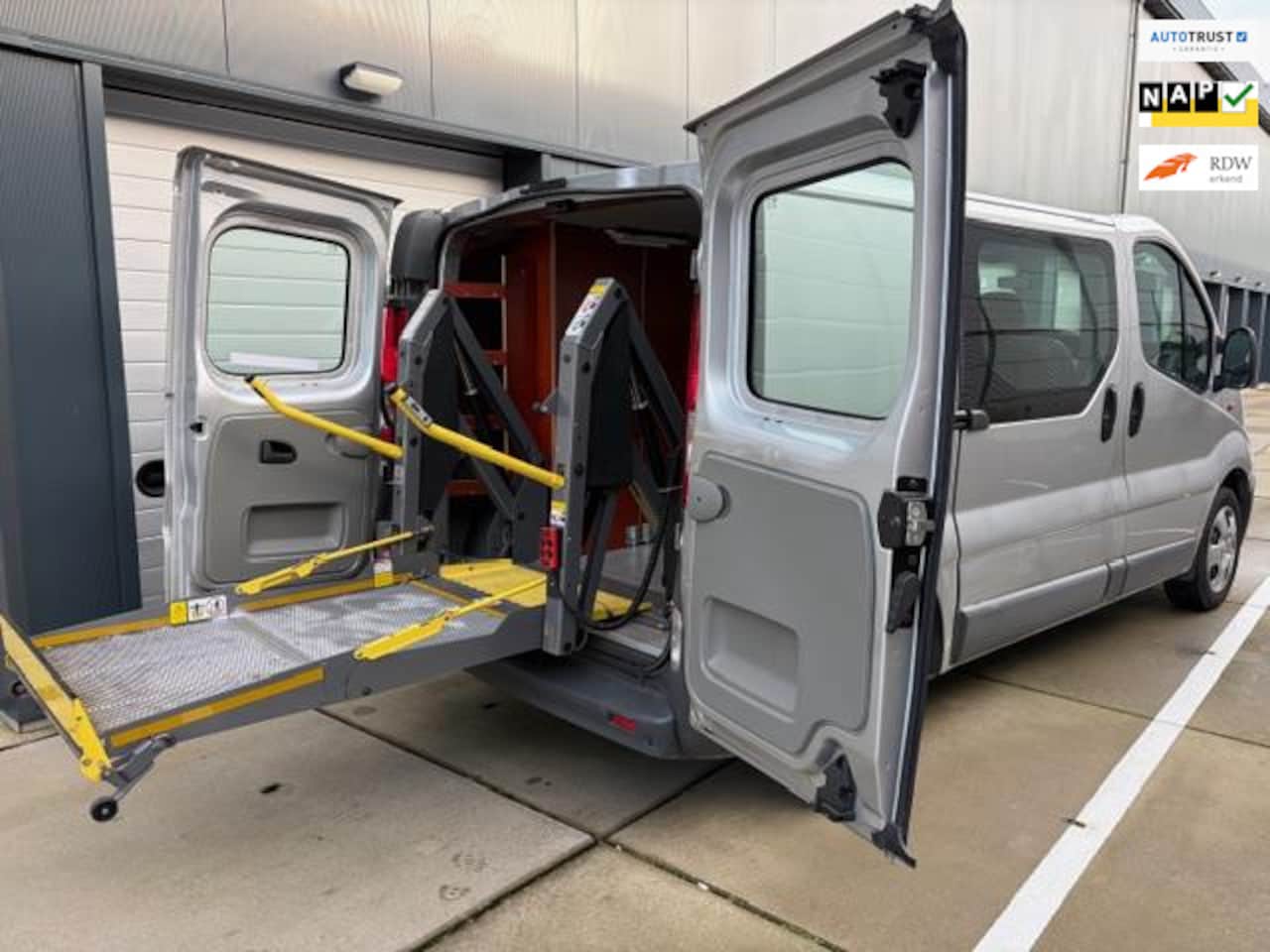 Opel Vivaro - 2.0 CDTI L1H1 DC met ROLSTOELLIFT 5 pers. - AutoWereld.nl