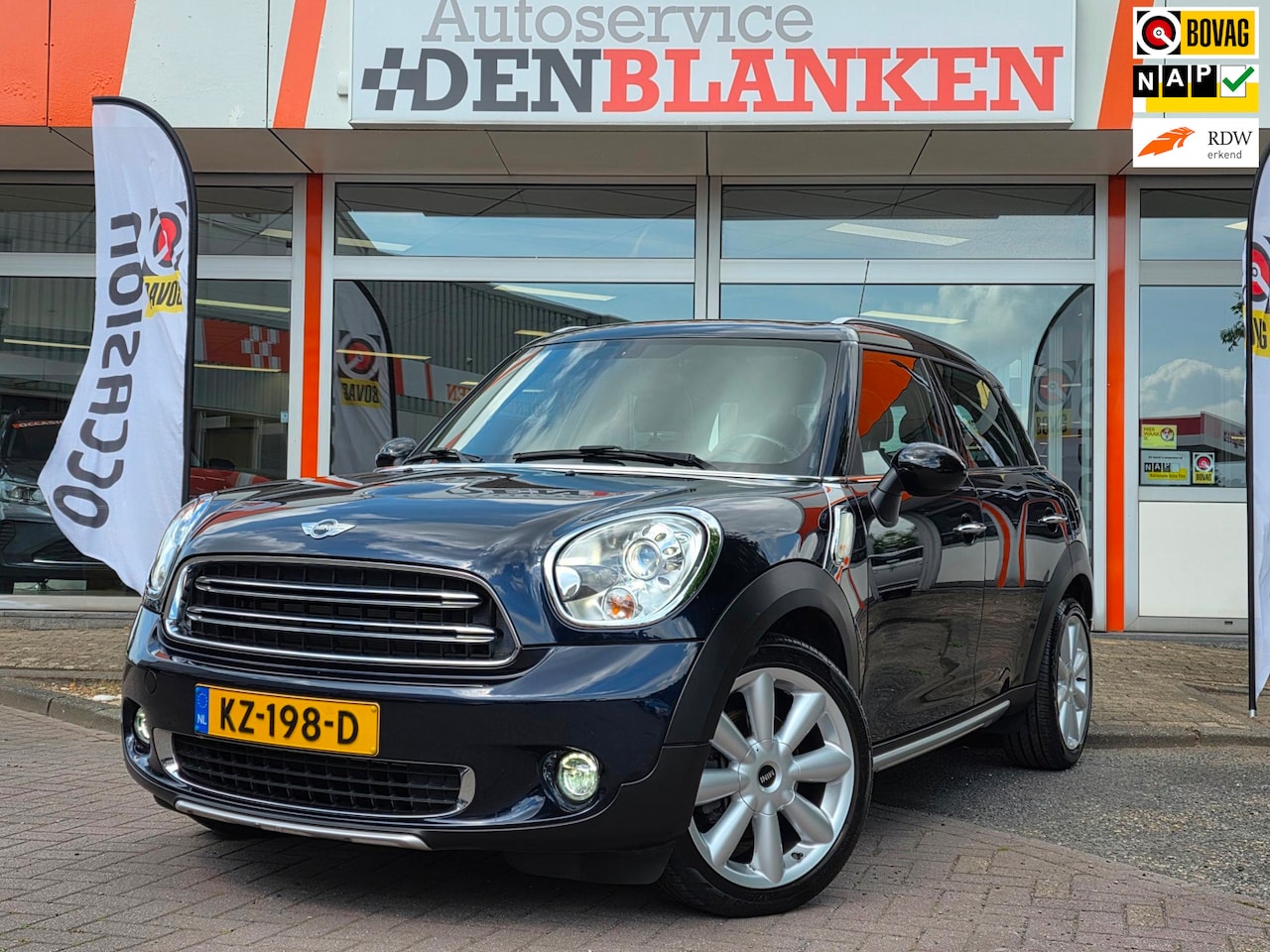 MINI Countryman - 1.6 Cooper Pepper BJ.2017 / Panodak / Navigatie / Leder / 18"Lmv / 1 Eigenaar !! - AutoWereld.nl
