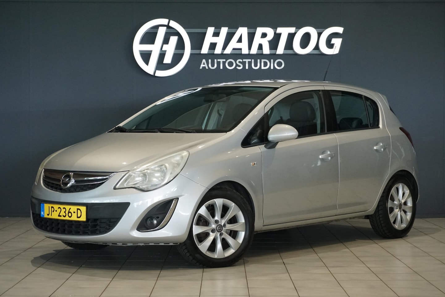 Opel Corsa - 1.4-16V Anniversary Edition + CRUISE CONTROL / BLUETOOTH / HALF LEDER / 16'' LMV - AutoWereld.nl