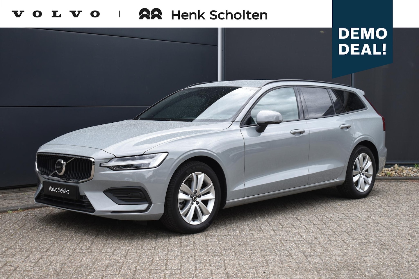 Volvo V60 - B4 Essential | Adaptieve Cruise Control | BLIS | Parkeer Camera | Lederen bekleding | Stoe - AutoWereld.nl