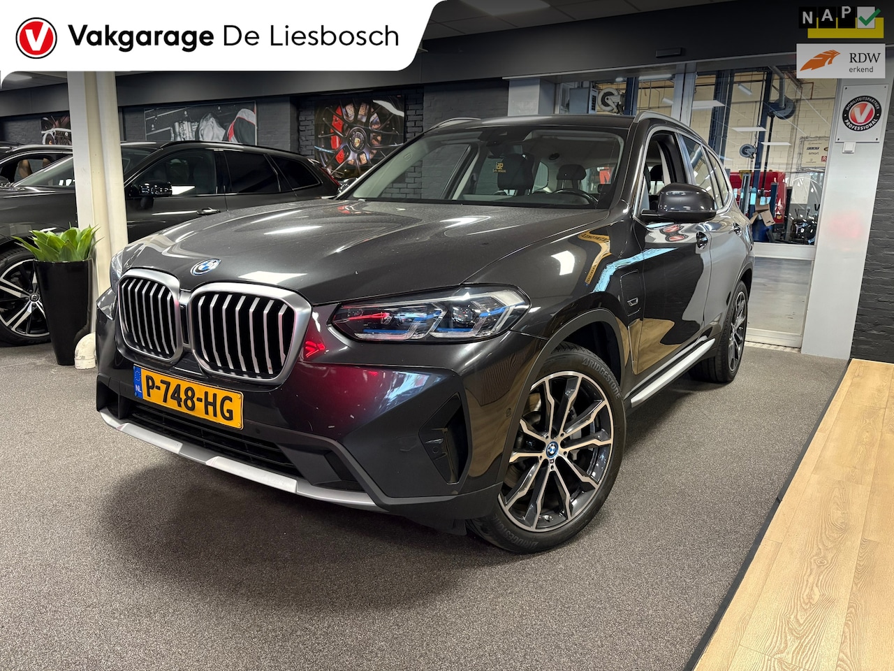 BMW X3 - XDrive30e Business Edition Plus / leer / head up / camera / trekhaak / orig ned - AutoWereld.nl