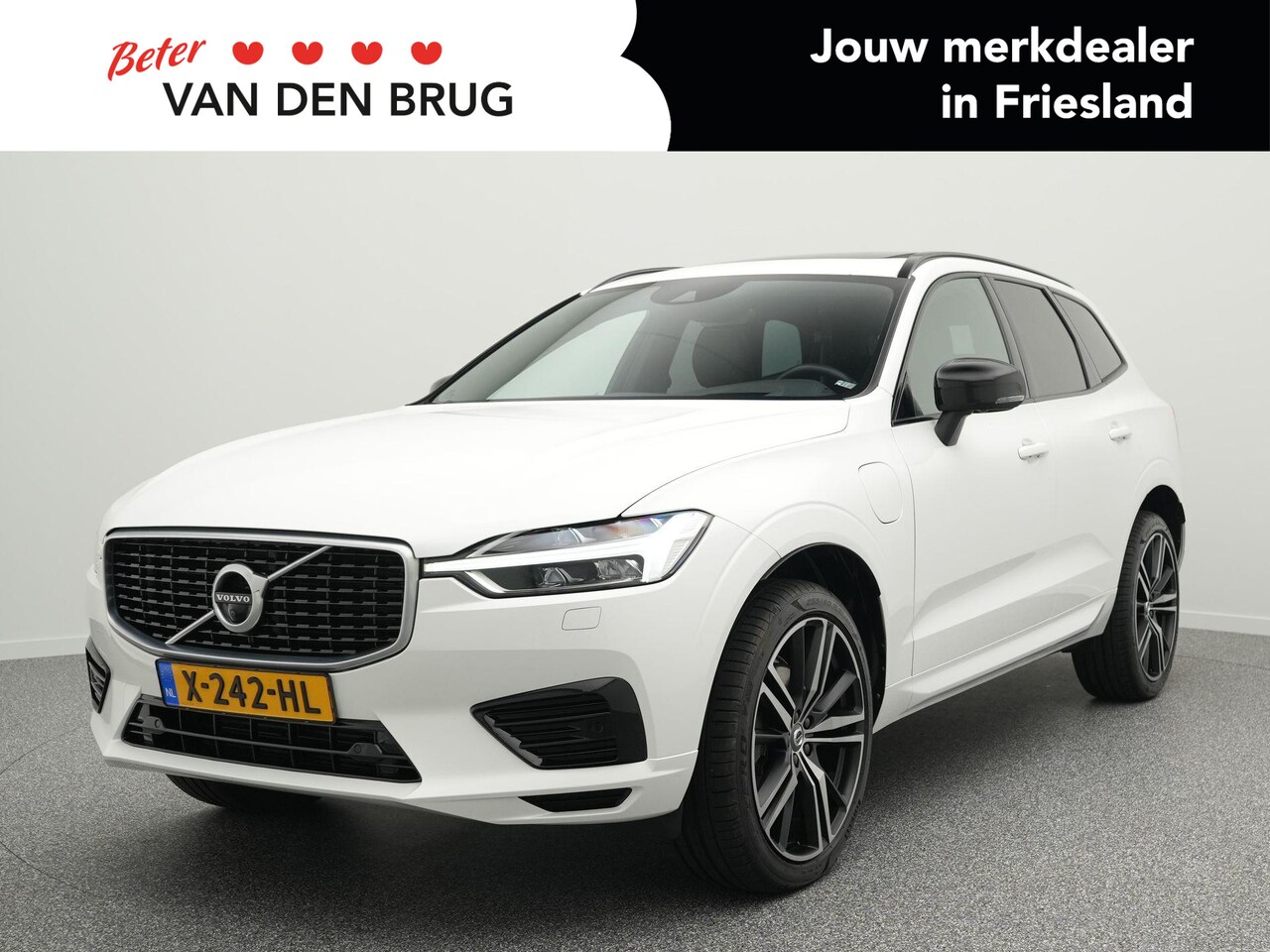 Volvo XC60 - 2.0 T8 Twin Engine AWD R-design | Polestar | Luchtvering | Trekhaak | Camera 360 | Lederen - AutoWereld.nl