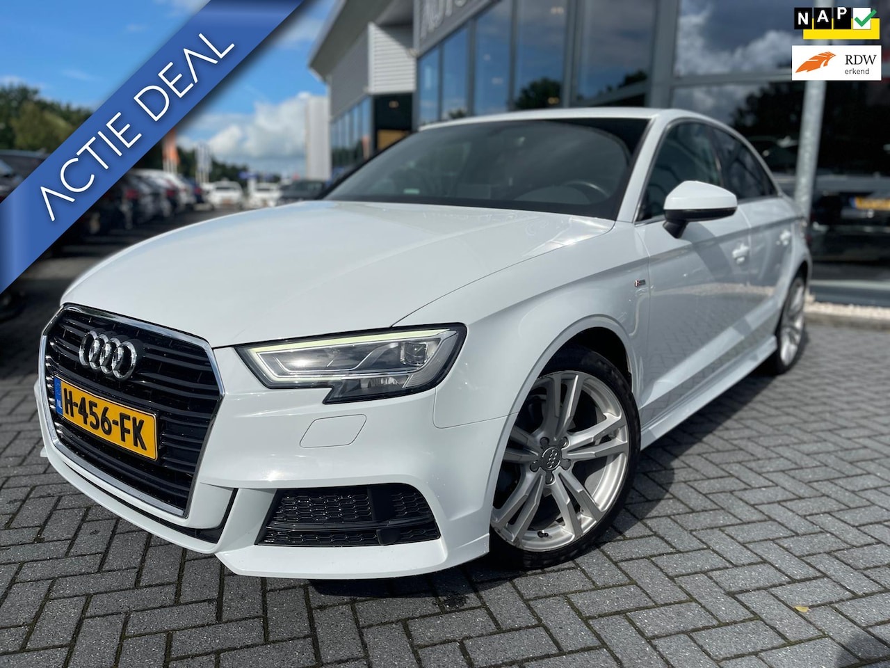 Audi A3 Limousine - 30 TFSI Sport 3x S Line | Automaat | Trekhaak | Navi | LED | Climate | PDC | Volledig Deal - AutoWereld.nl