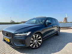 Volvo V60 - 2.0 T6 Recharge AWD Plus Dark Pano | Sportstoelen | Trekhaak | Android