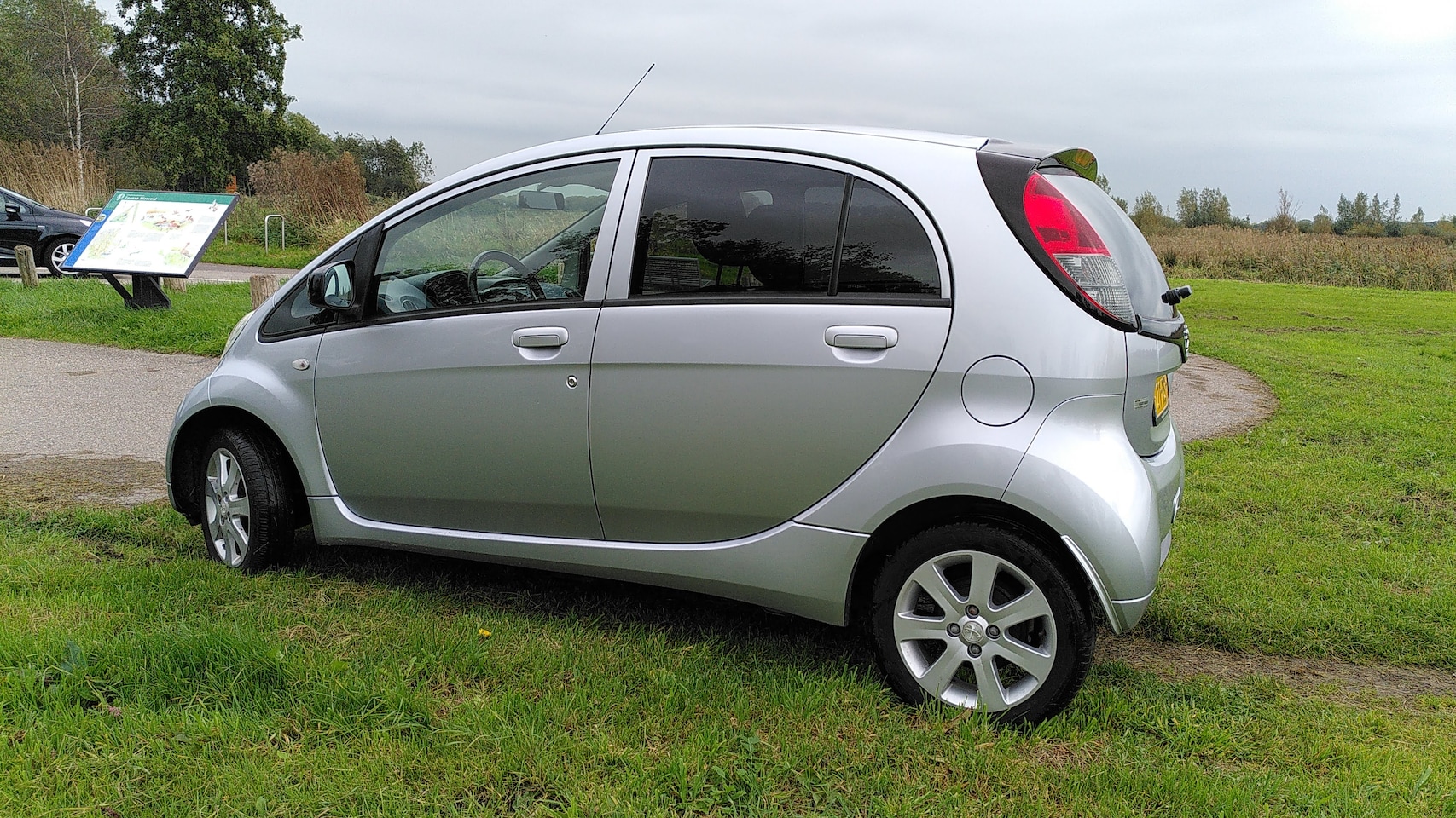 Peugeot iOn - Active - AutoWereld.nl