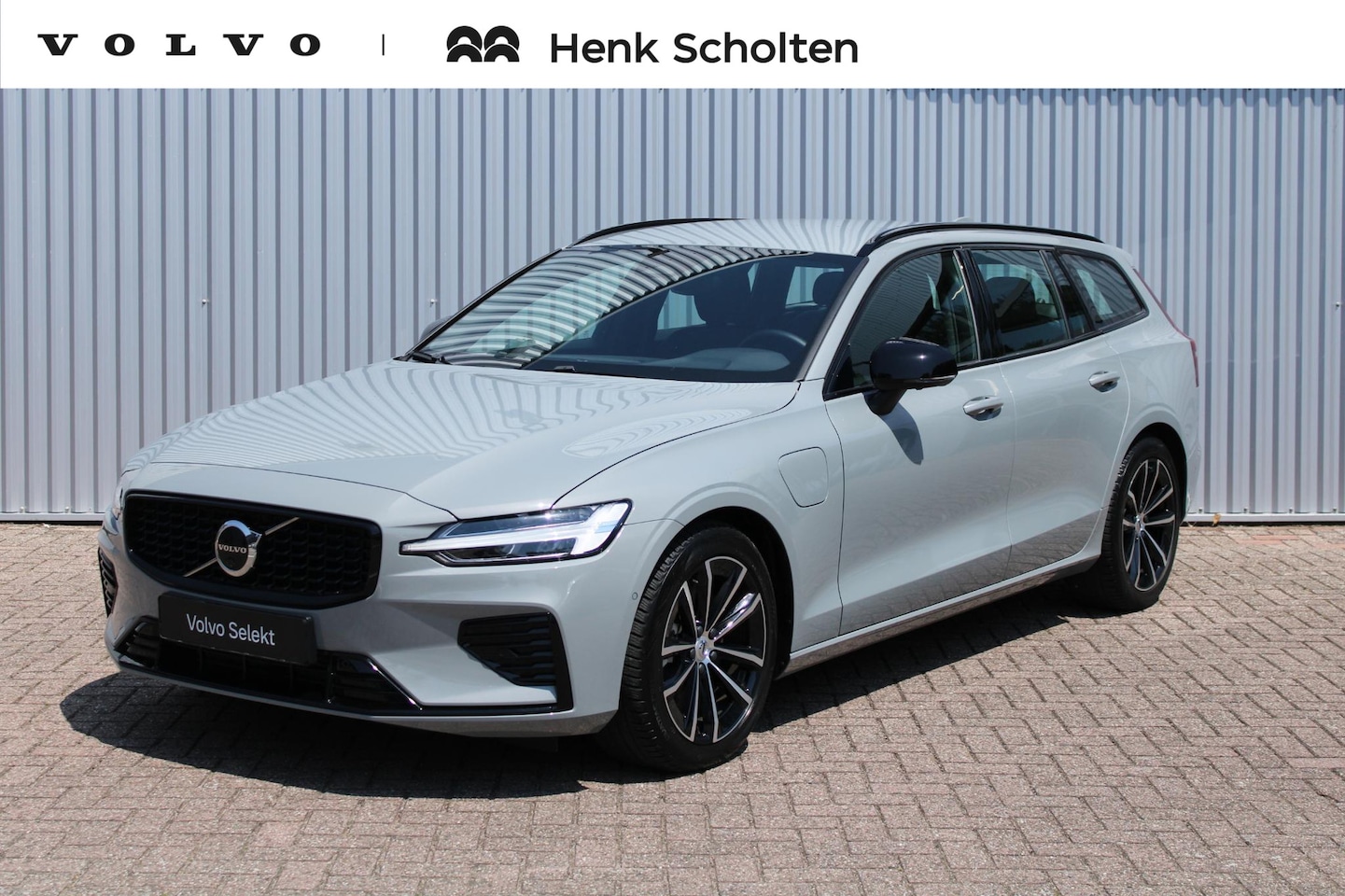 Volvo V60 - 2.0 T8 Plug-in hybrid AWD Plus Dark - AutoWereld.nl