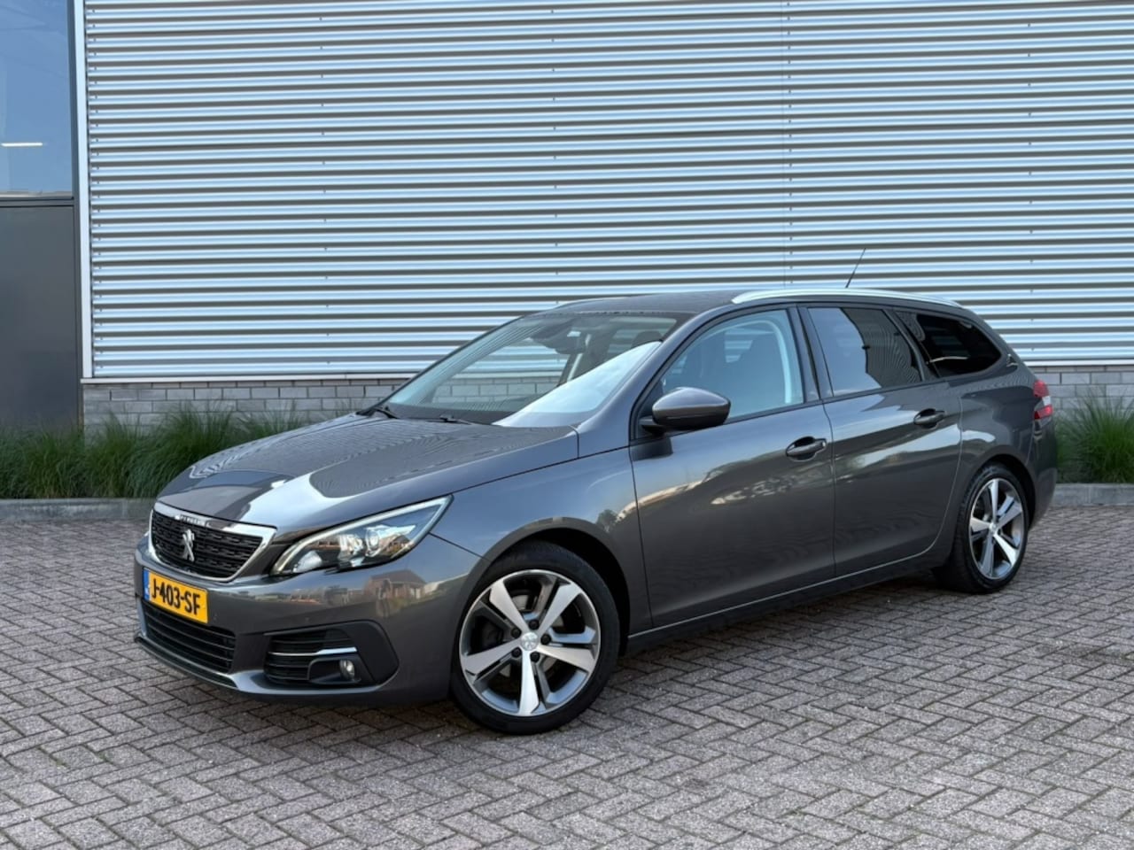 Peugeot 308 - 1.2 Allure Distributie V.V. Xenon Sensoren Velgen - AutoWereld.nl