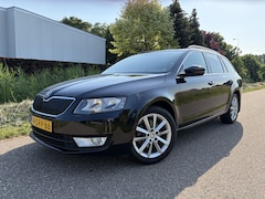Skoda Octavia Combi - 1.2 TSI Greentech Ambition Businessline / NAVI / CRUISE / TREKHAAK / 151dkm NAP