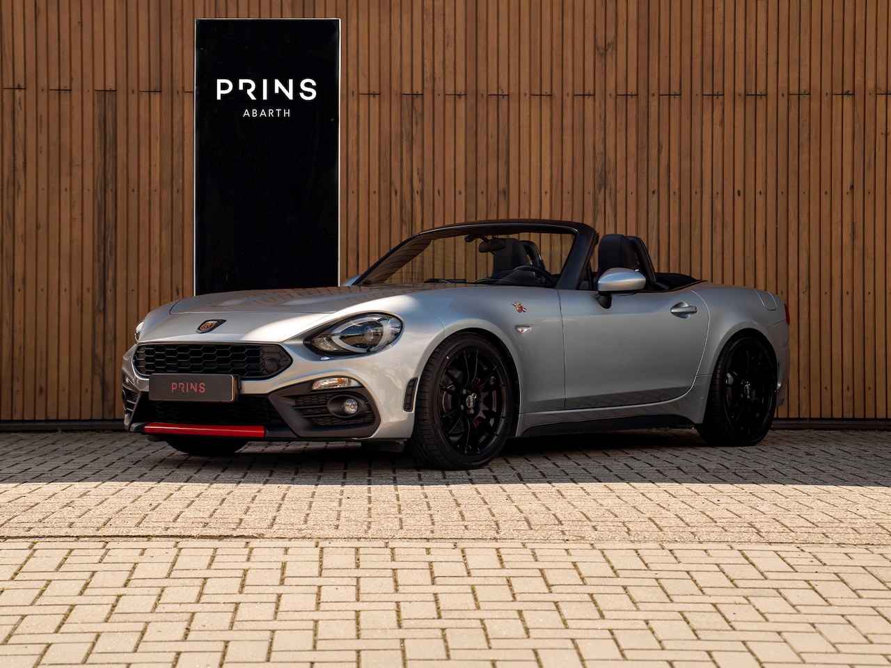 Abarth 124 spider - | Handbak | Bose - AutoWereld.nl