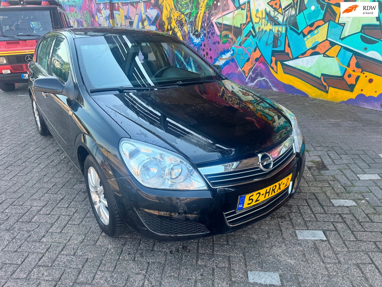 Opel Astra - 1.9 CDTi Business automaat. Navigatie airco sport velgen Bouwjaar 2009 rijd heerlijk 5 deu - AutoWereld.nl