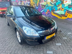 Opel Astra - 1.9 CDTi Business automaat. Navigatie airco sport velgen Bouwjaar 2009 rijd heerlijk 5 deu