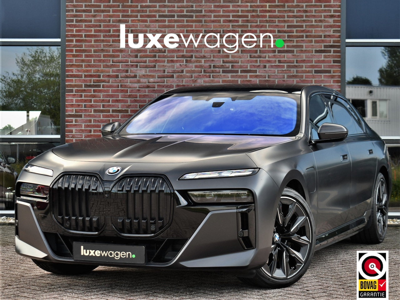 BMW 7-serie - 750e xDrive M-Sport Pro Frozen-Grey Auto-Doors Exe-Drive-Pro Trekhaak - AutoWereld.nl
