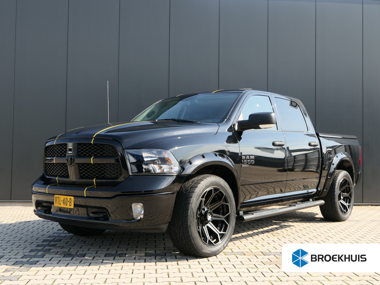 Dodge Ram 1500 - 5.7 V8 Crew Cab 5'7 | 1e Eigenaar! | 22 Inch | Klep in uitlaat | Leder | Schuifkantel dak - AutoWereld.nl