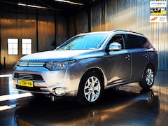 Mitsubishi Outlander - 2.0 PHEV instyle+Navi_Clima_trekhaak_Leder_Camera