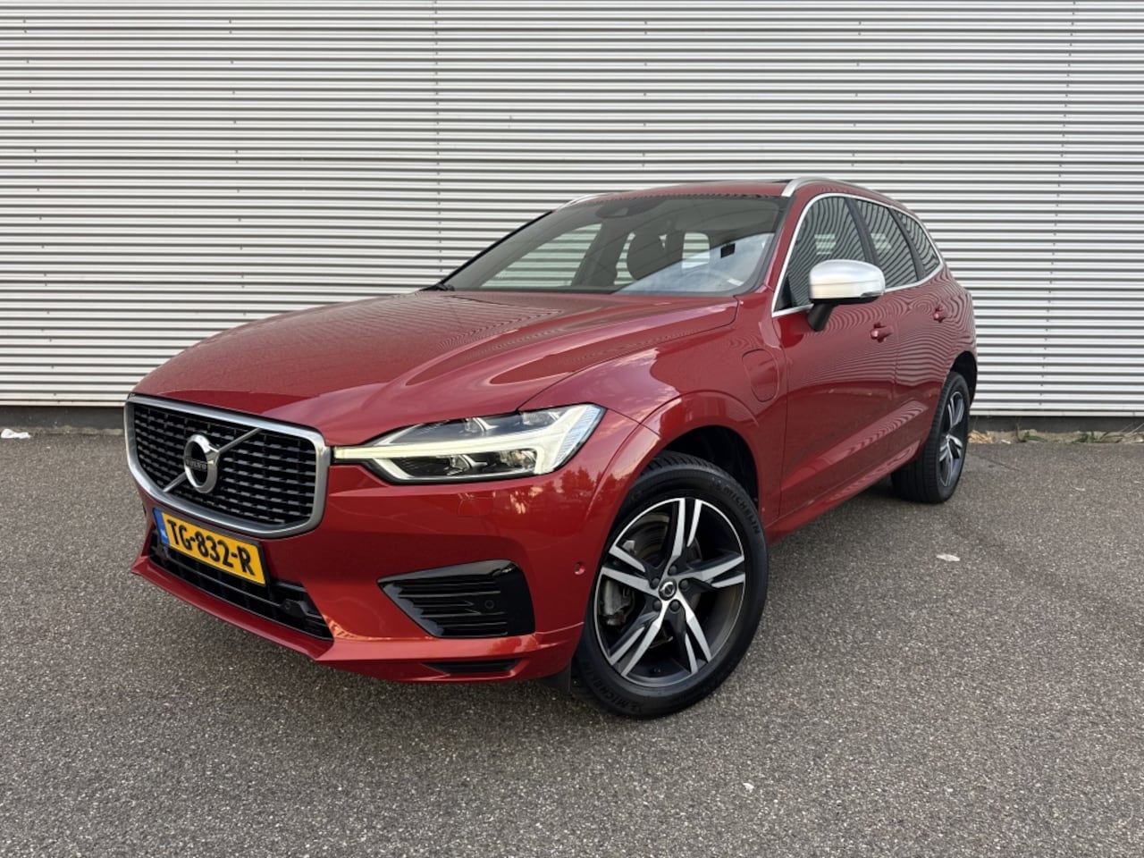 Volvo XC60 - 2.0 T8 TE AWD R-Design Pano Luchtvering Trekhaak HUD 1e eign. - AutoWereld.nl