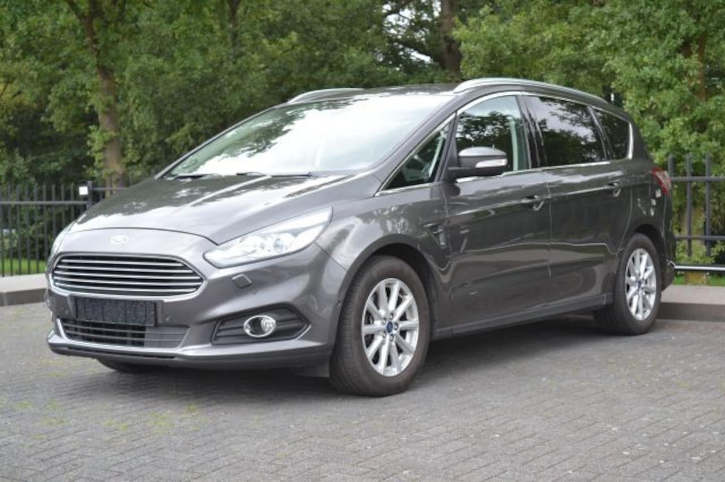 Ford S-Max - 1.5 Titanium | 7 pers | Climate | Trekhaak | Xenon | 12mnd garantie - AutoWereld.nl