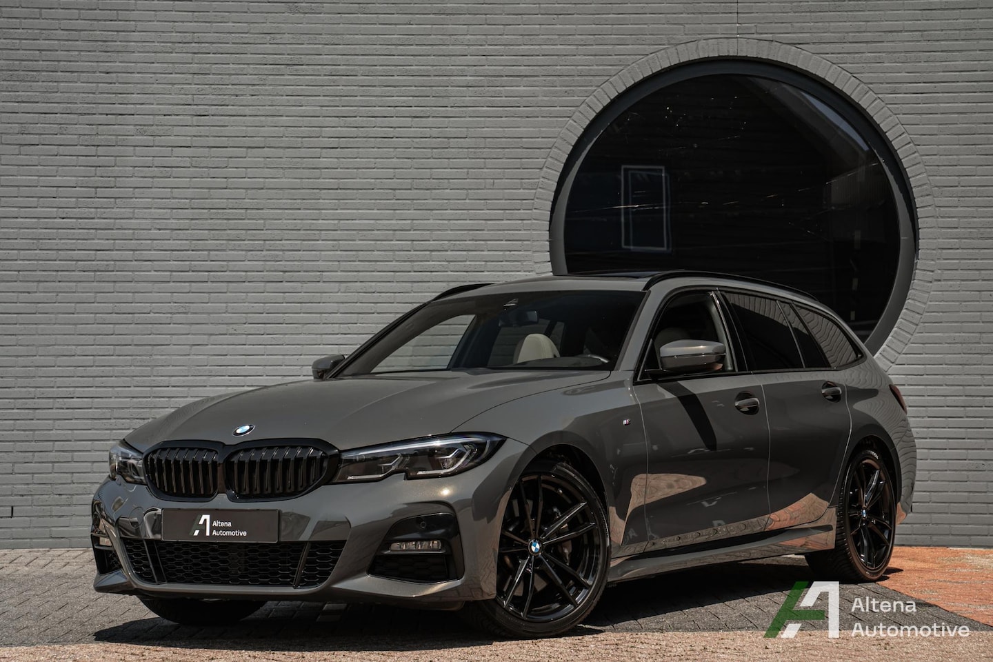 BMW 3-serie Touring - 330i xDrive High Executive M-Sport, trekhaak, panoramadak, head-up, laser, comfort acces - AutoWereld.nl