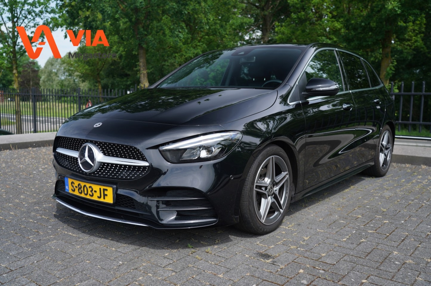 Mercedes-Benz B-klasse - 180 AMG Line | Carbon & Nappa Leder | Navi | LED | Virtual Widescreen | Camera | PDC | Sto - AutoWereld.nl