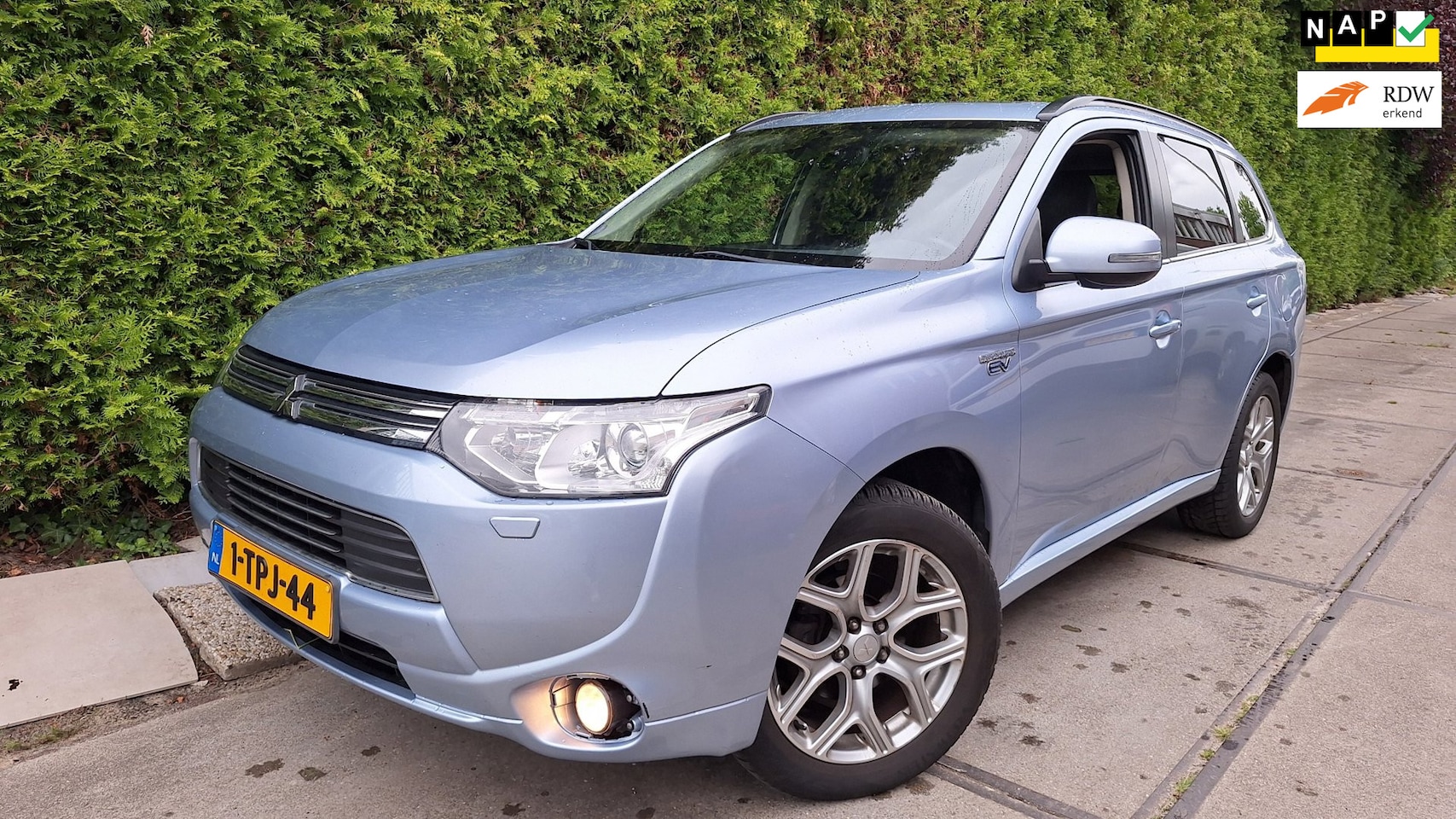 Mitsubishi Outlander - 2.0 PHEV instyle 2.0 PHEV instyle+ - AutoWereld.nl