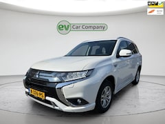 Mitsubishi Outlander - 2.4 PHEV Pure | Trekhaak | Cruise Control | Camera | Stoelverwarming | Parkeersensoren | 1