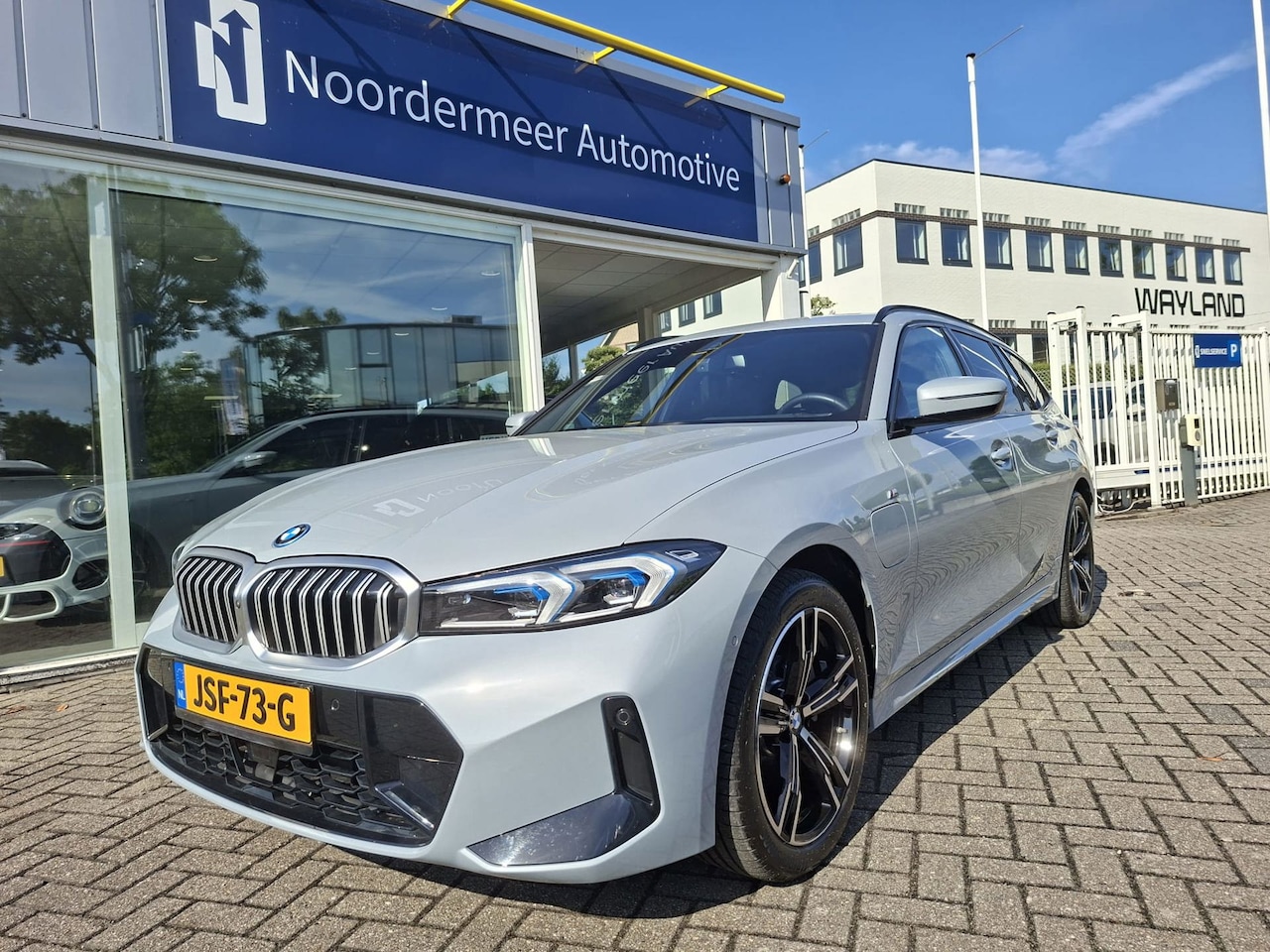 BMW 3-serie Touring - 330e M-sport pakket - AutoWereld.nl