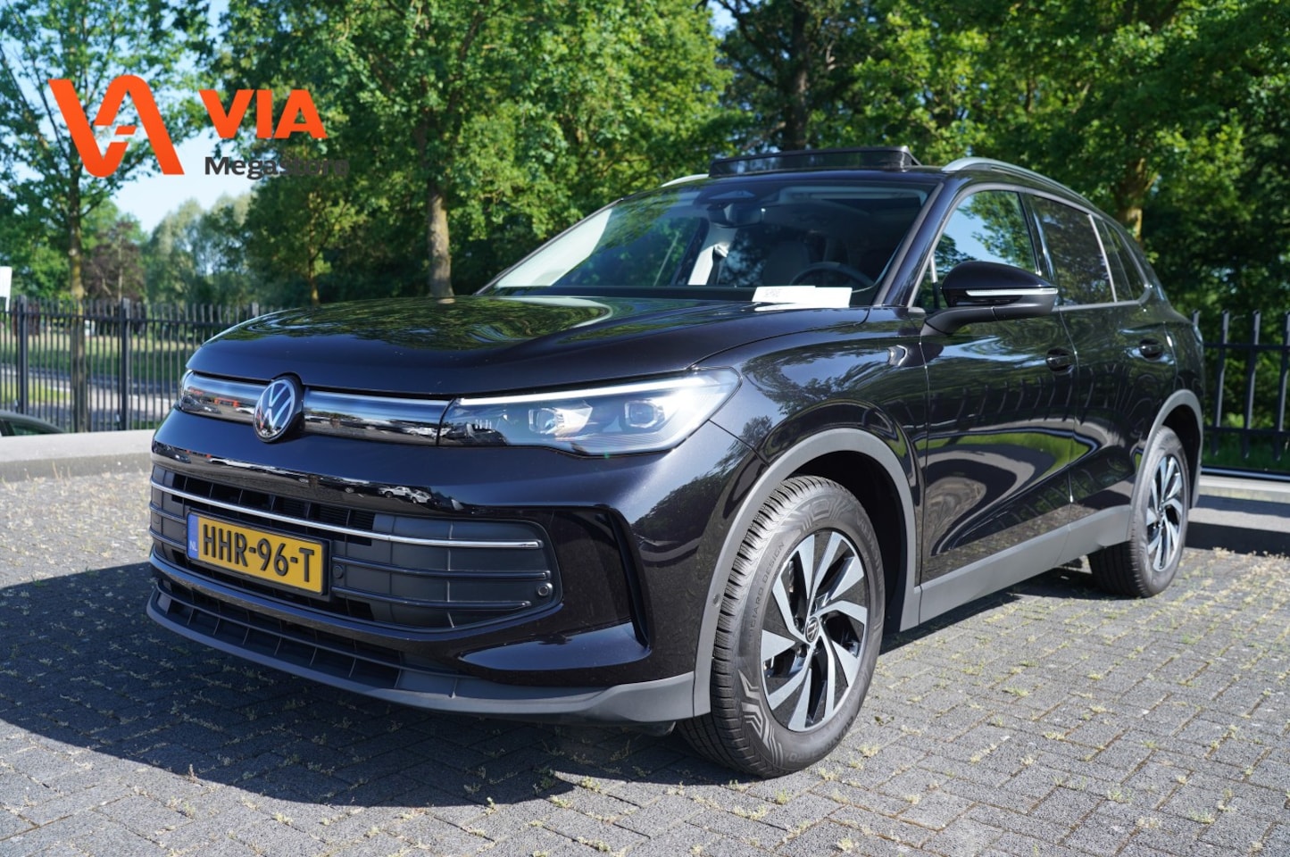 Volkswagen Tiguan - 1.5 eTSI Style Business | Pano | Keyless | Apple | LED | El. klep - AutoWereld.nl