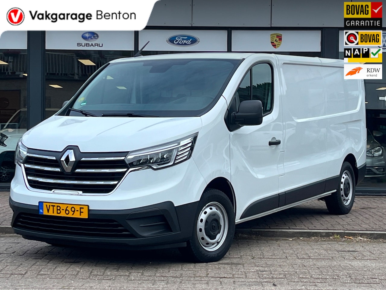 Renault Trafic - 2.0DCi 110pk T30 L2H1 Gesloten Bestelwagen Comfort | Euro 6 | Bijrijdersbank | PDC | Airco - AutoWereld.nl