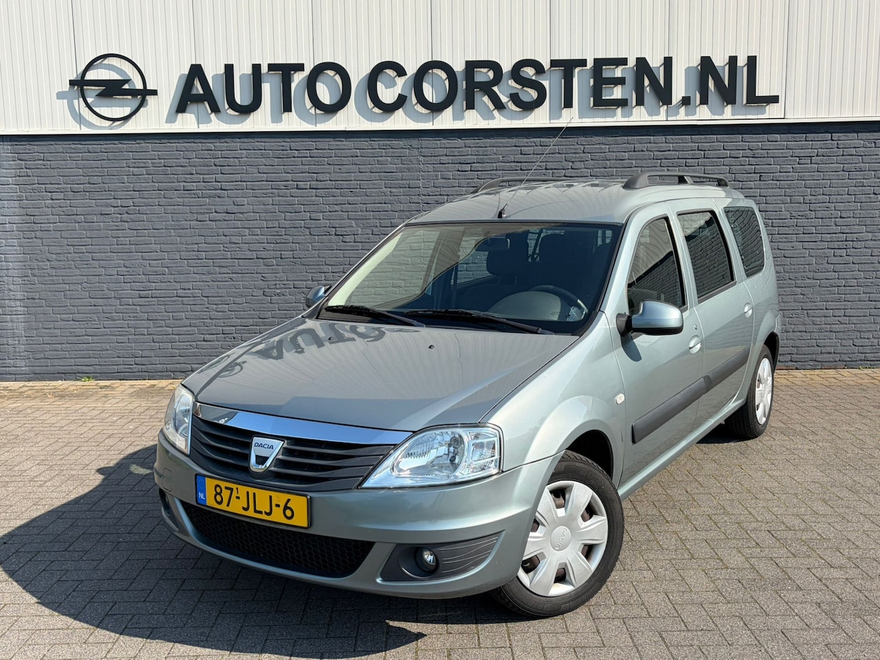 Dacia Logan MCV - 1.6-16V 105PK 7-Persoons Trekhaak Airco Lauréate Elek.Ramen Origineel Nederlandse Auto - AutoWereld.nl