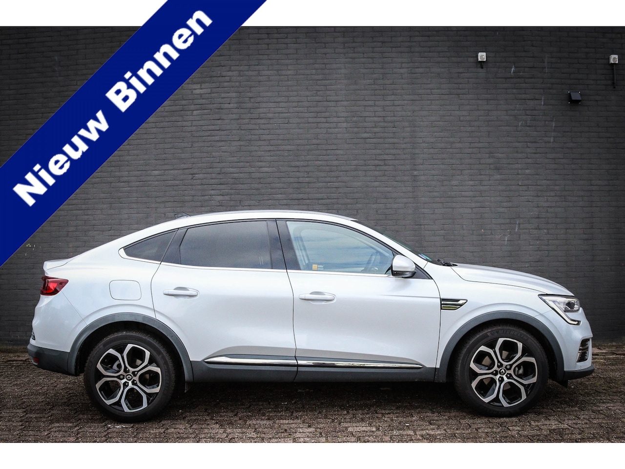 Renault Arkana - 1.6 E-Tech Hybrid 145 Intens Net binnen-Nu al te bezichtigen - AutoWereld.nl