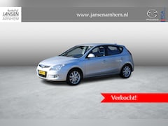 Hyundai i30 - 1.6i Style , Automaat, 16 inch LM velgen, Airco, PDC, Deels leer, Elektrische ramen en spi
