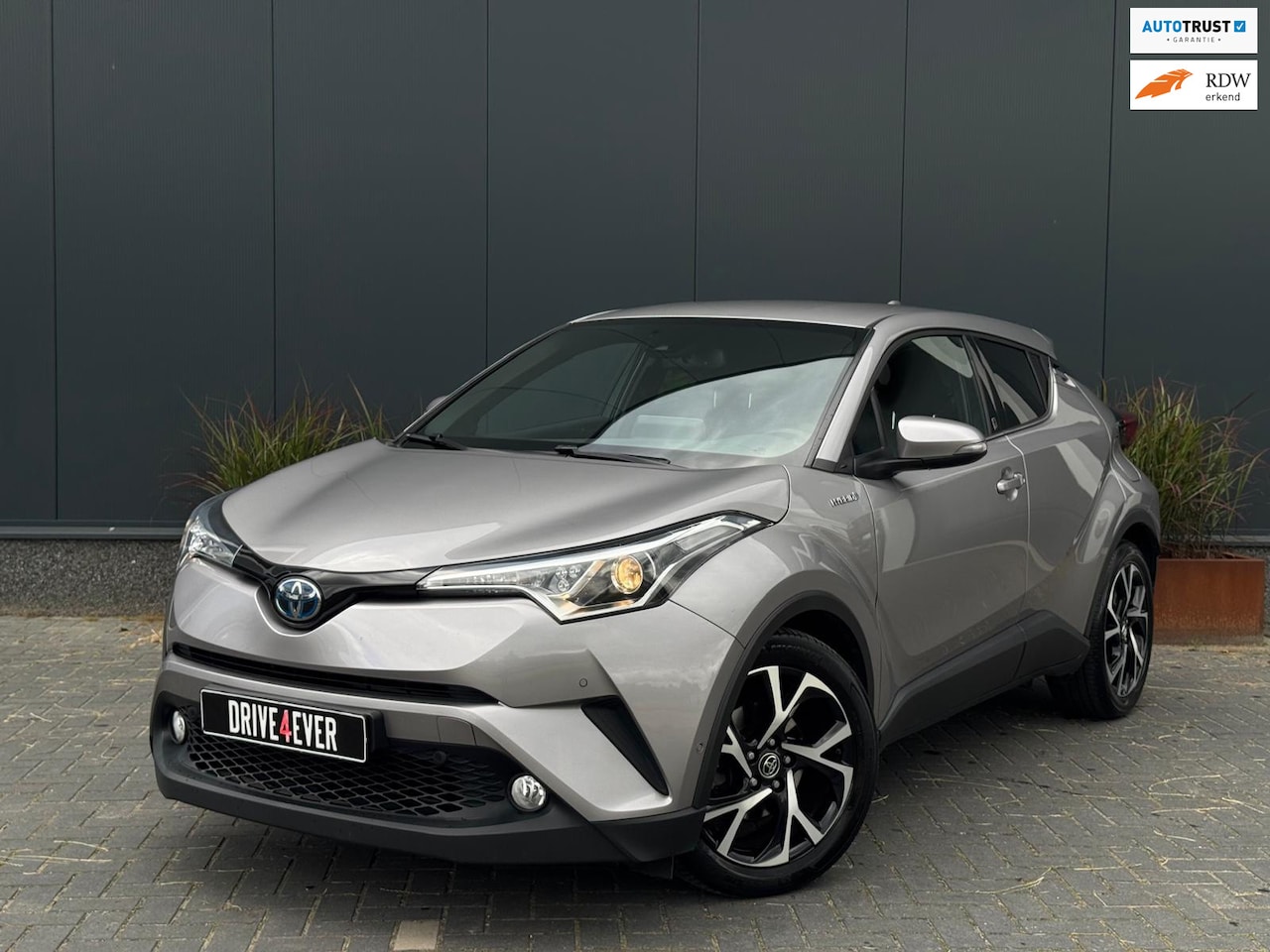 Toyota C-HR - 1.8 Hybrid Active M20 NAVI | LED | CAMERA | SPORTVELGEN | ZUINIG | CR CONTROL - AutoWereld.nl