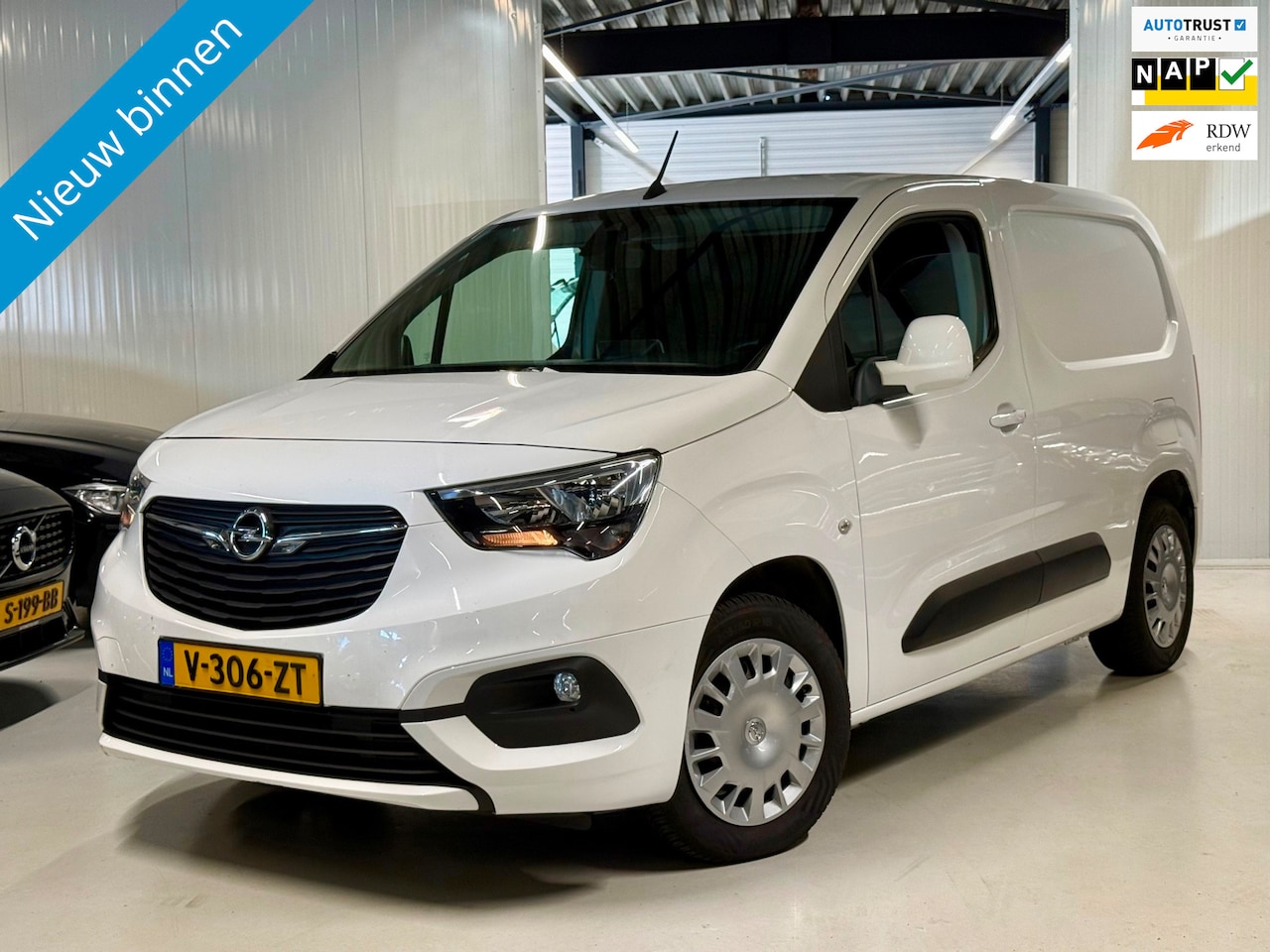 Opel Combo - 1.5D 131 Pk L1H1 Edition Automaat| CarPlay!! - AutoWereld.nl