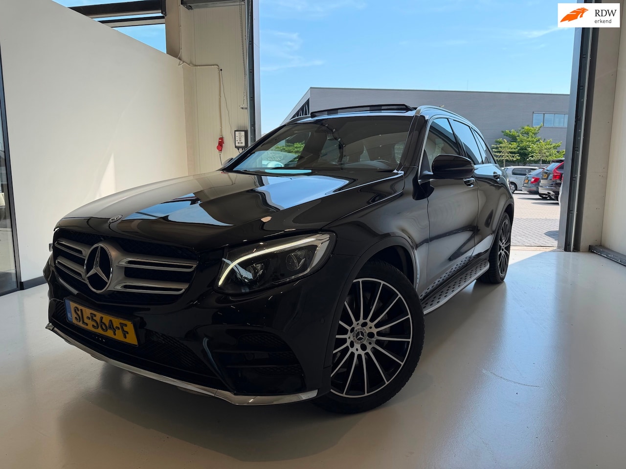 Mercedes-Benz GLC-klasse - 250 4MATIC Premium AMG pakket Panorama Garantie - AutoWereld.nl