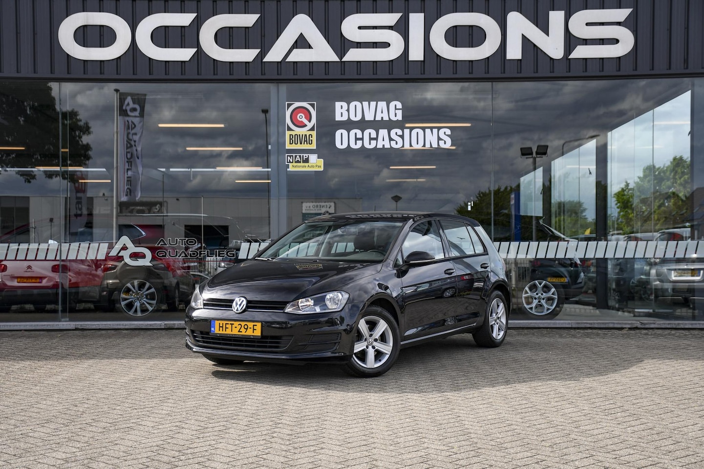 Volkswagen Golf - 1.2 TSI Highline STOELVERWARMING/ PDC VOOR/ LM 16 - AutoWereld.nl