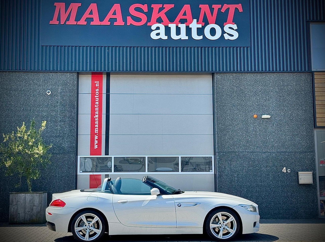BMW Z4 Roadster - sDrive 28i / Aut / M-sport / Navi / Sportseats / Carplay / Camera / MINERAL WEIB! - AutoWereld.nl