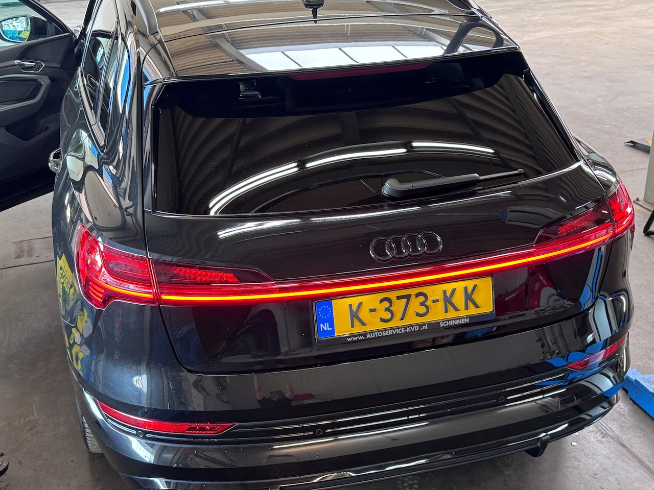 Audi e-tron - 50 quattro S edition black on black  s-line   22inch  maxton