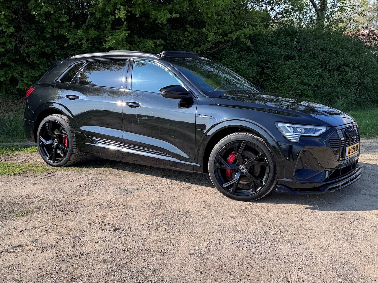 Audi e-tron - 50 quattro S edition black on black  s-line   22inch  maxton