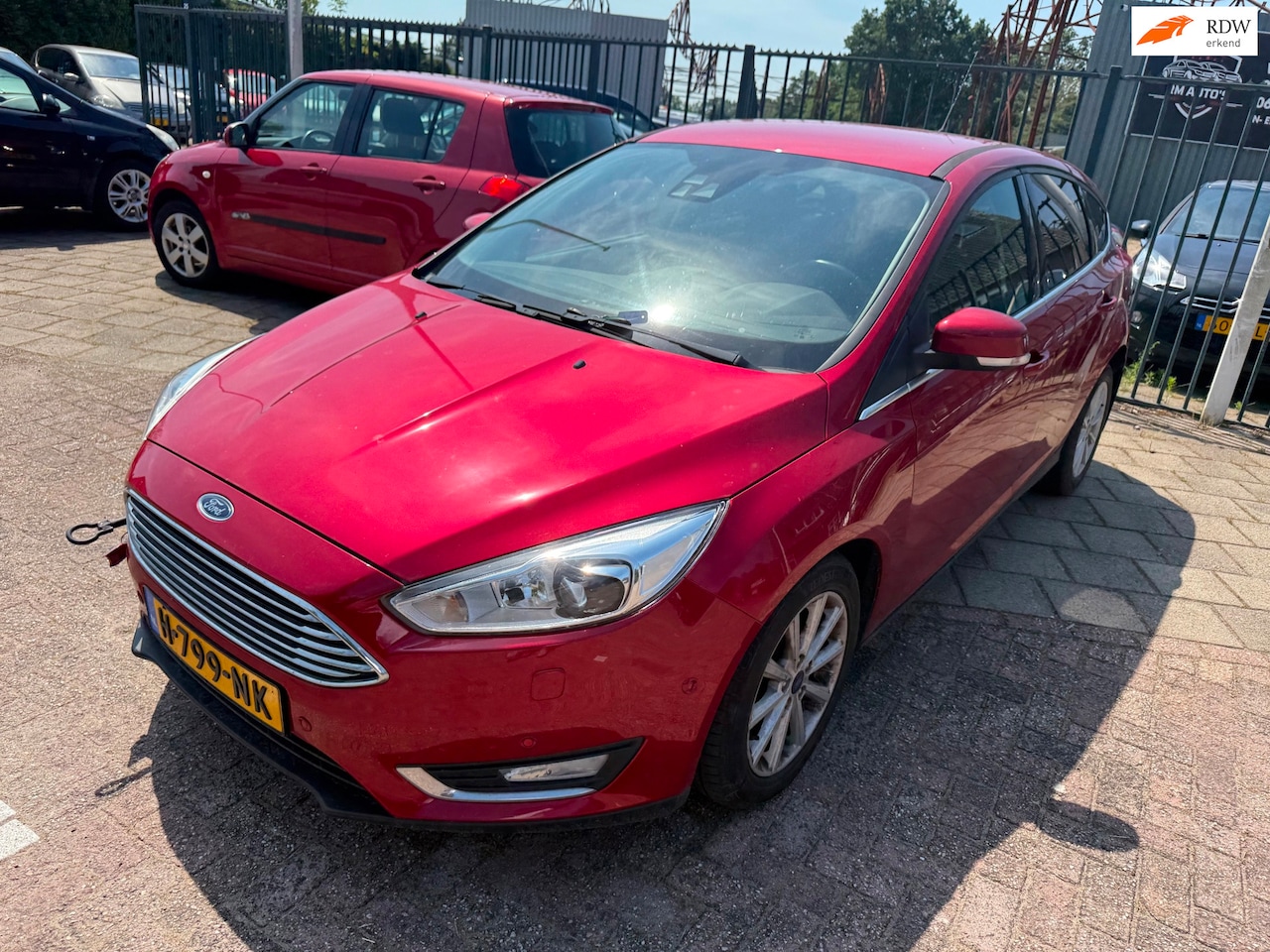 Ford Focus - 1.0 AUTOMAAT MOTOR TIKT OLIE LAMPJE BRAND - AutoWereld.nl