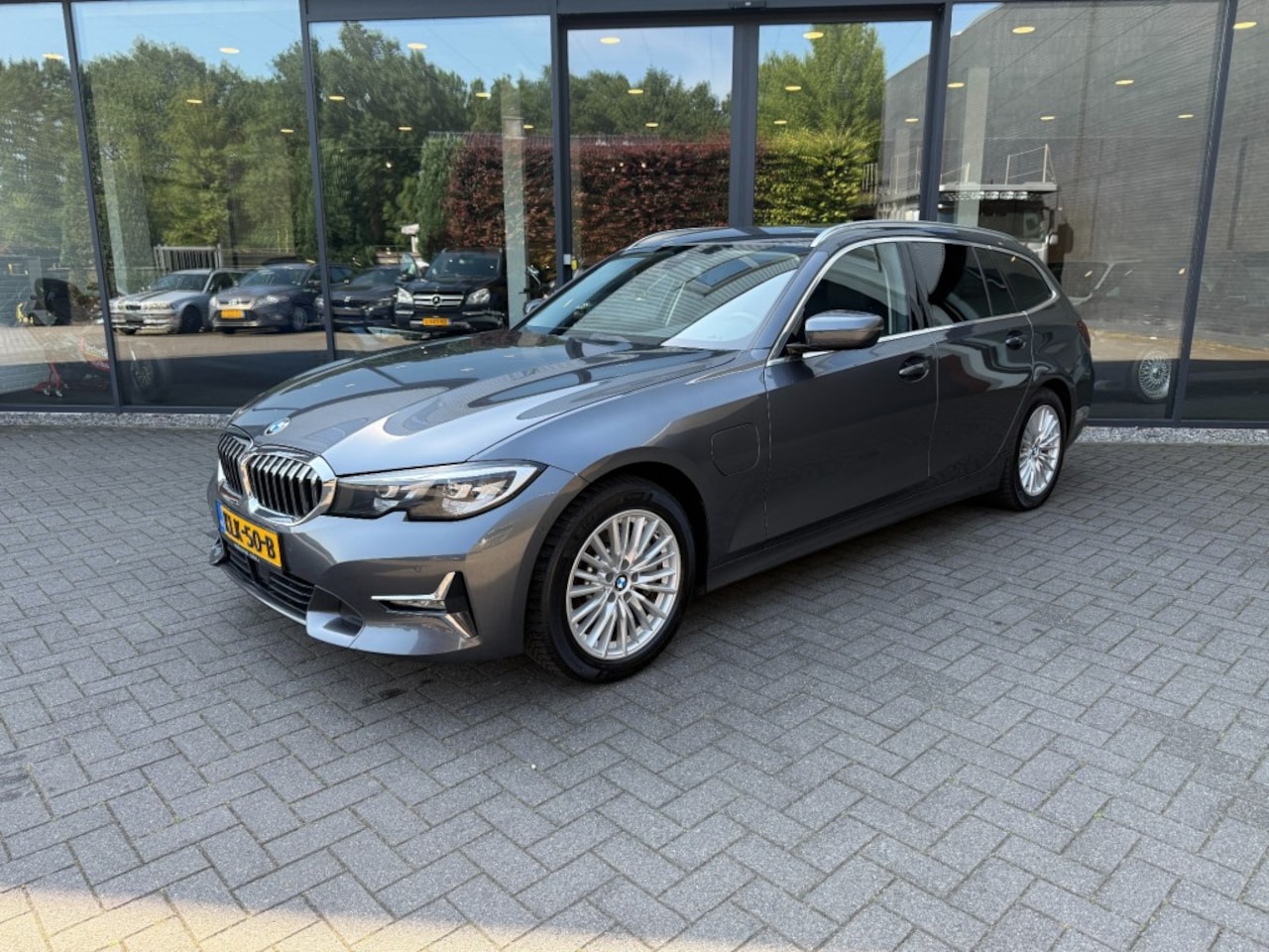 BMW 3-serie - 330e Edition 330e Edition,LED,Camera,Leer,Stoelverw,NaviPro,Adapt Cruise,Carplay,Lane Ass., - AutoWereld.nl