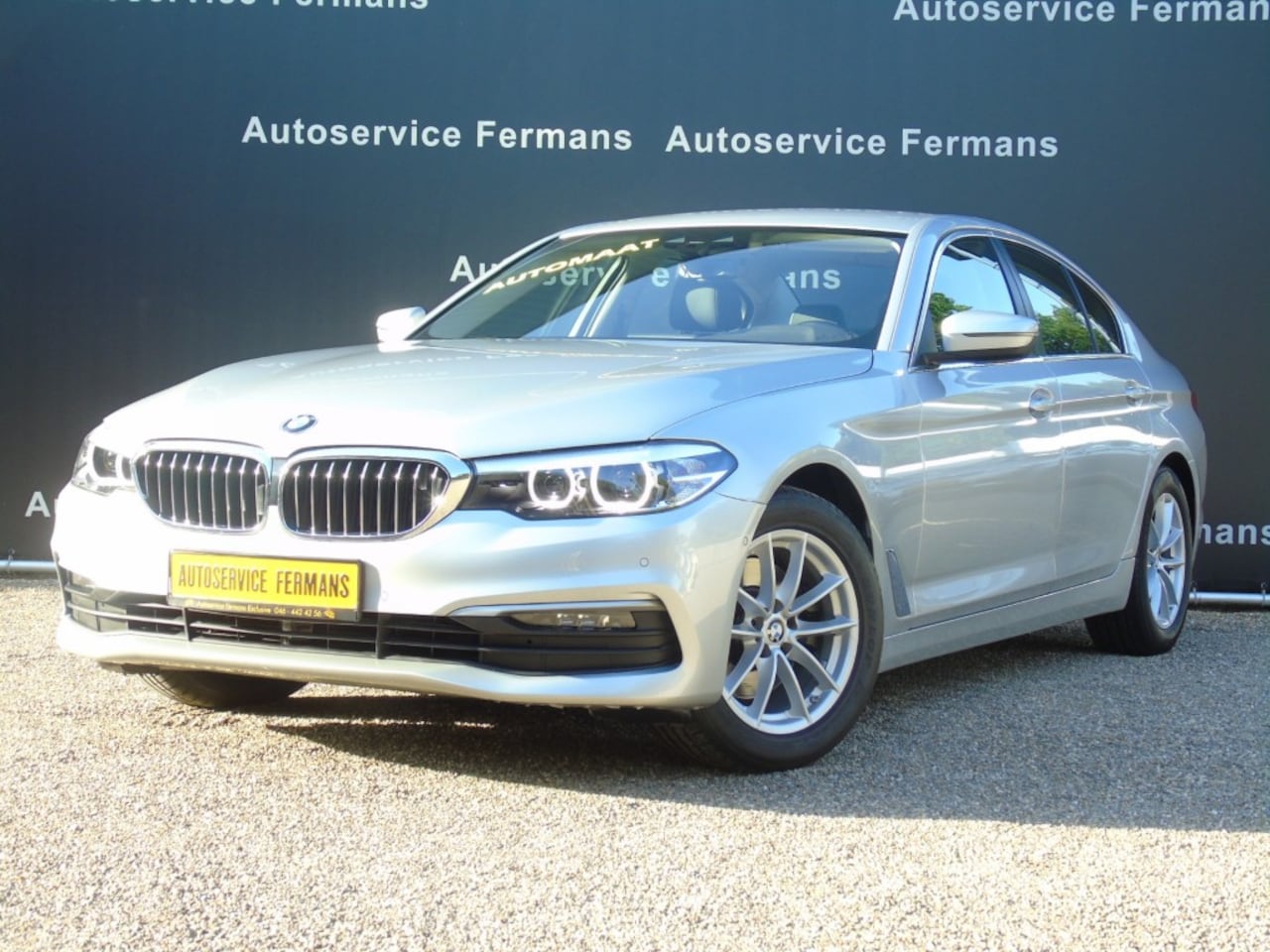 BMW 5-serie - 520i sedan Automaat - 2018 - 108DKM - Airco - Leder - Camera - AutoWereld.nl