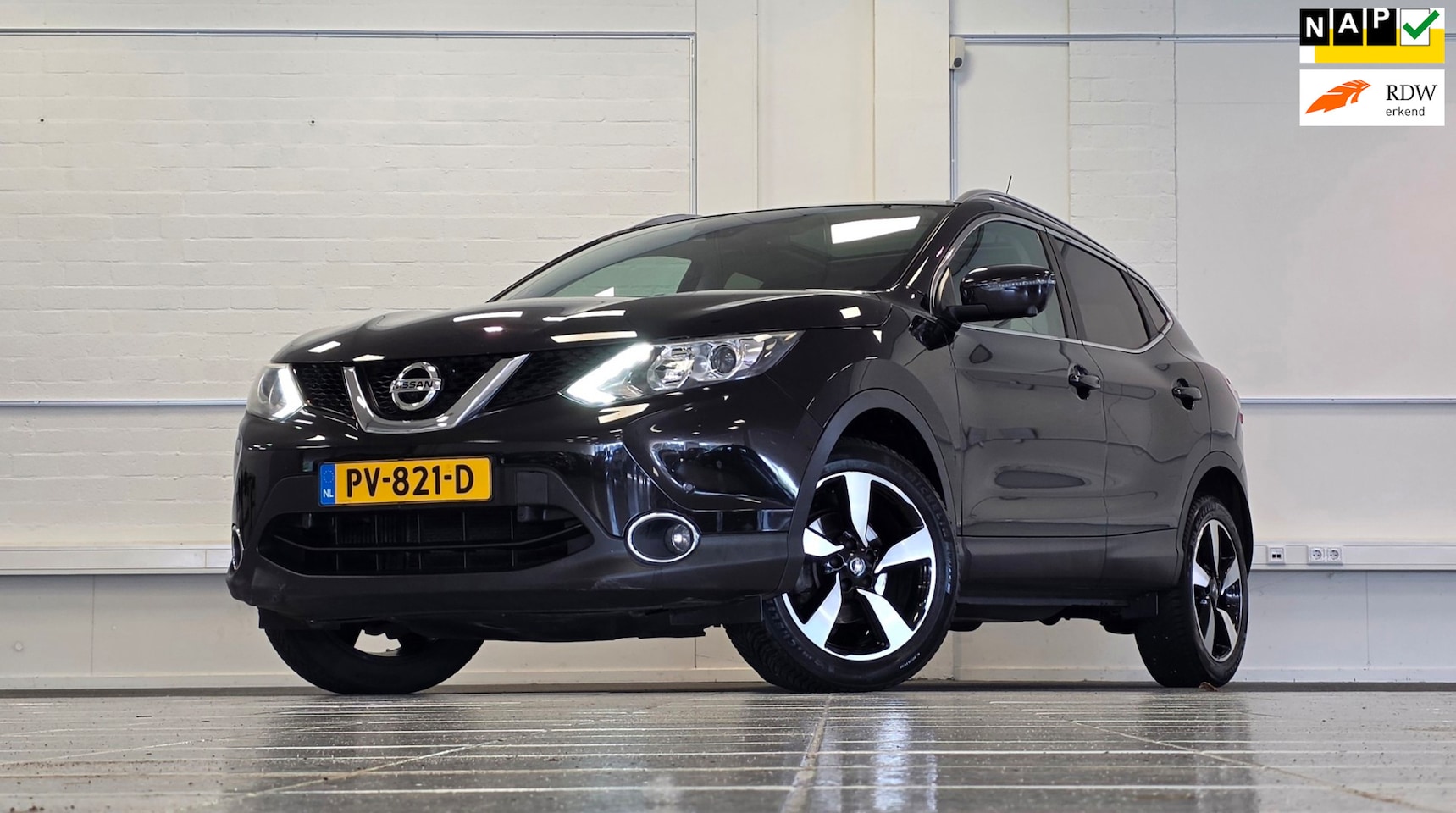 Nissan Qashqai - 1.2 N-Connecta Trekhaak Panoramadak Navi 360° camera - AutoWereld.nl