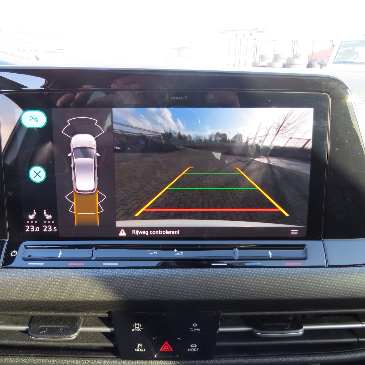Volkswagen Golf Variant - 1.5 eTSI R-Line Business parelmoer wit met pianolak zwart accenten rondom, IQ light rondom
