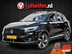 MG ZS - EV Long Range Luxury 70 kWh SOH 97% Trekhaak/ Panoramadak/ 360 Camera/ Blindspot/ Leer/ St