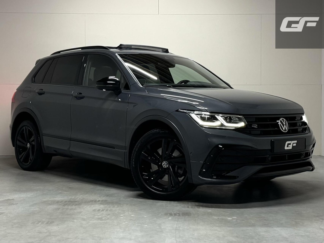 Volkswagen Tiguan - 1.4 TSI eHybrid Black Style R-Line Pano 360° Sfeer Trekh. - AutoWereld.nl