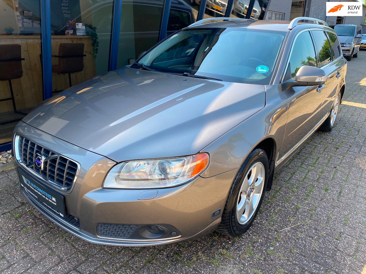 Volvo V70 - 2.5FT Summum Automaat LEER / XENON / TREKHAAK - AutoWereld.nl