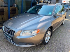 Volvo V70 - 2.5FT Summum Automaat LEER / XENON / TREKHAAK