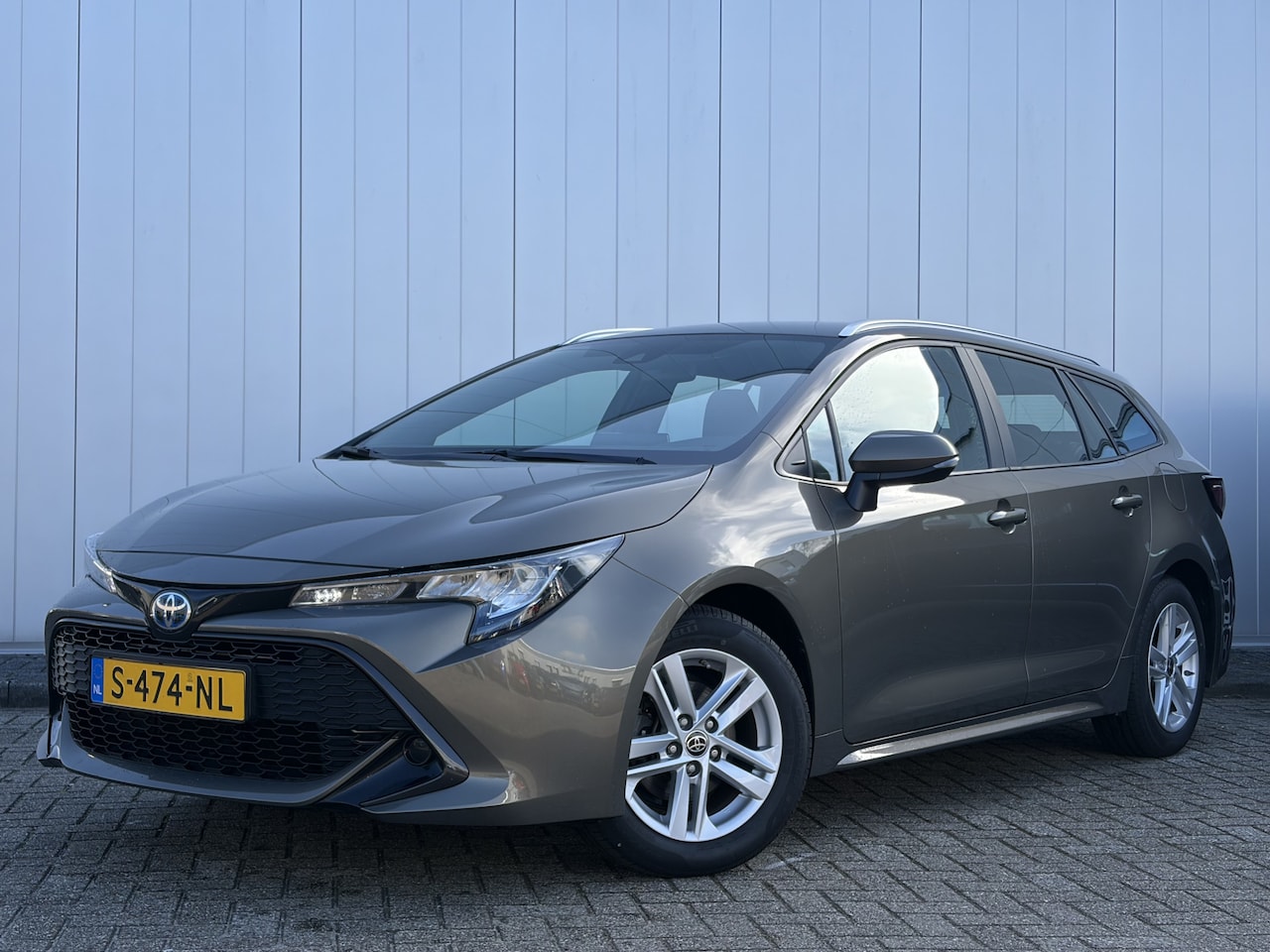 Toyota Corolla Touring Sports - 1.8 Hybrid Active NL Auto Trekhaak Dealer Onderhouden Navi Carplay Cruise - AutoWereld.nl