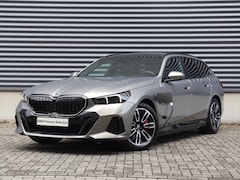 BMW 5-serie Touring - 550e xDrive | M Sportpakket Pro | Panodak | Trekhaak | Driving Assistant Prof. | Bowers &