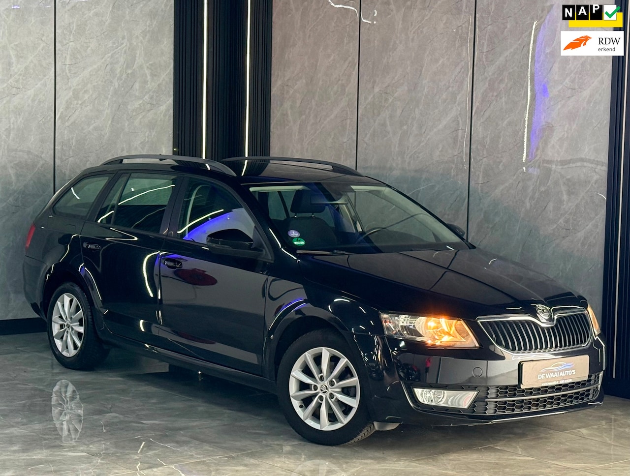 Skoda Octavia Combi - 1.2 TSI Greentech Ambition Businessline |2e Eignr|Navi|Park Sensor|Trekhaak|Lmv|Boekjes - AutoWereld.nl