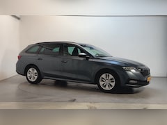 Skoda Octavia Combi - 1.5 e-TSI 150pk DSG Sport Business Sfeerverlichting Navigatie DAB+ Trekhaak